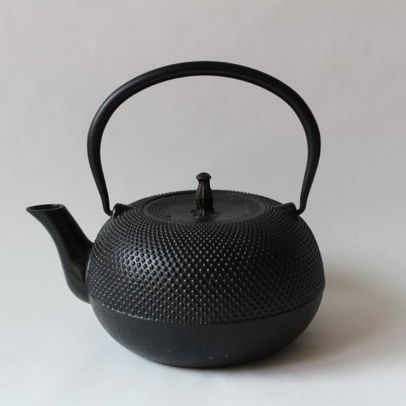 Cast iron kettle large